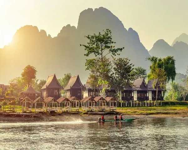 impressive-tour-luang-prabang-vang-vieng-vientiane