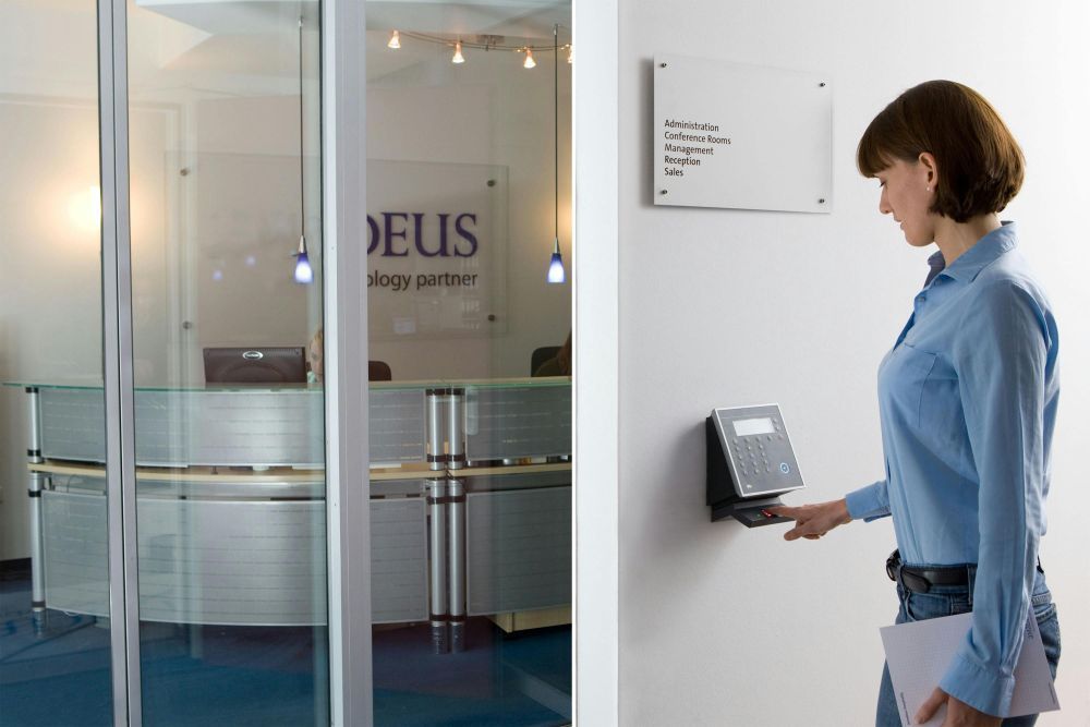 advanced-physical-access-control-systems-for-business-security-big-0