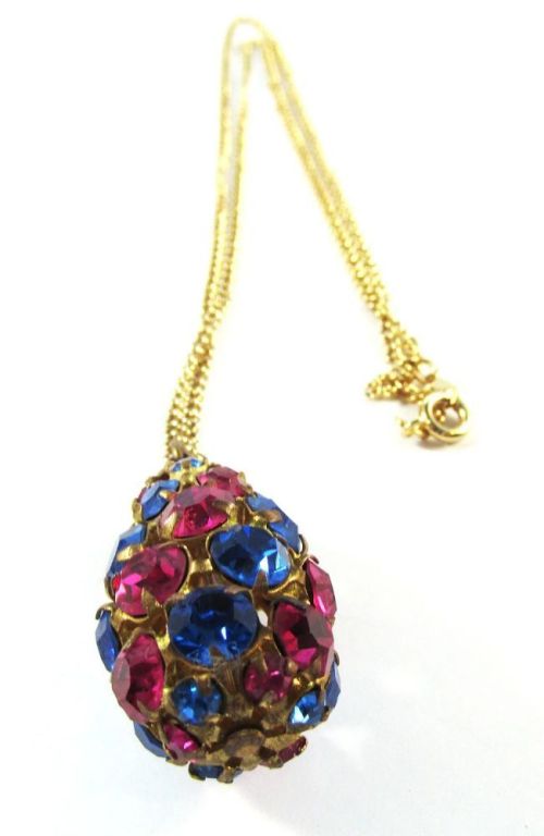 elegant-vintage-designer-necklaces-for-timeless-style-big-0