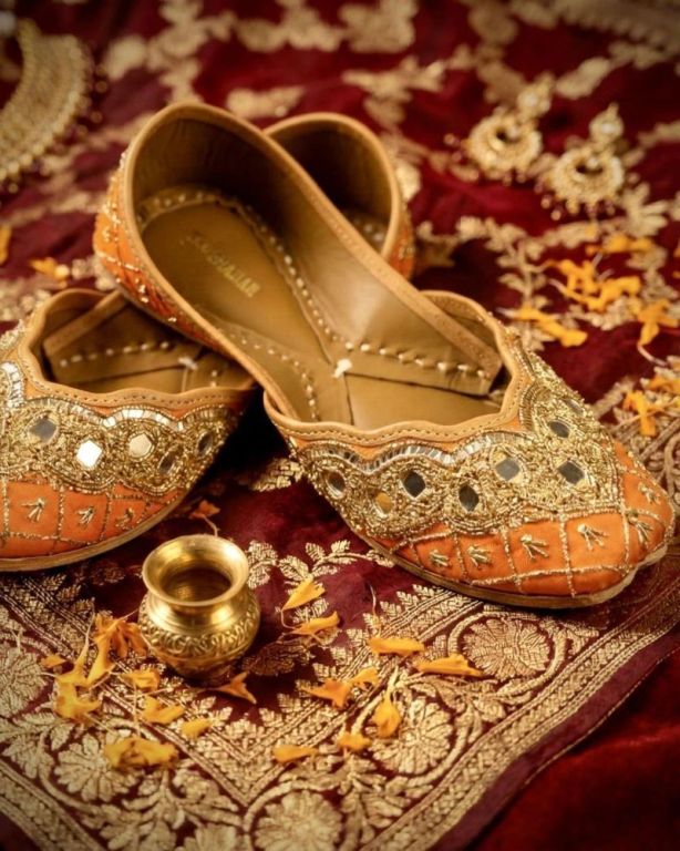 buy-bridal-juttis-handcrafted-with-excellence-big-0