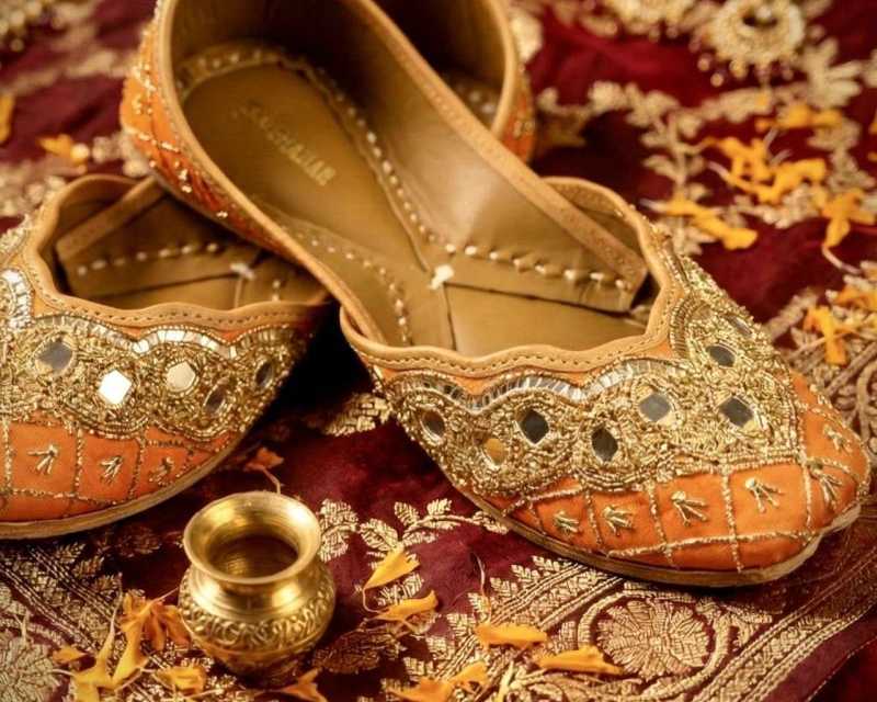 buy-bridal-juttis-handcrafted-with-excellence