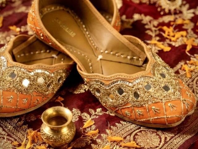 buy-bridal-juttis-handcrafted-with-excellence