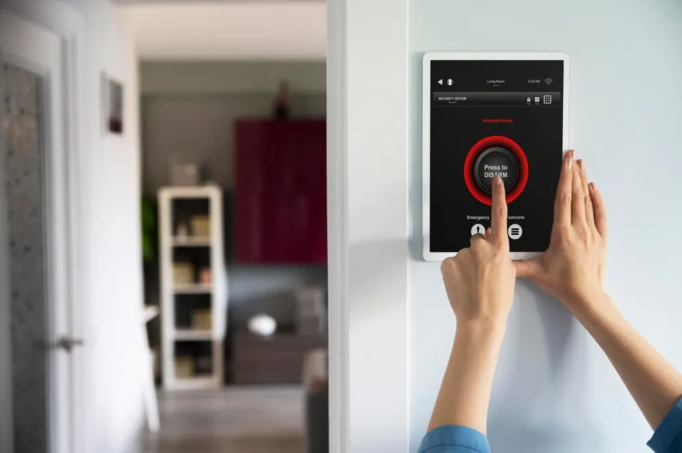 protect-your-property-with-the-best-home-security-systems-canada-big-1