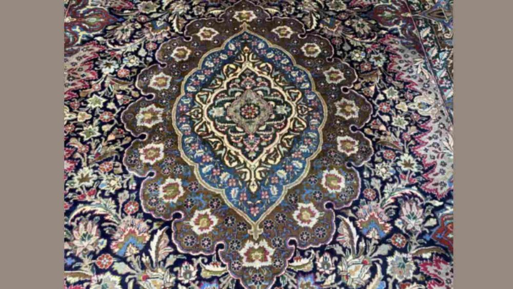 admire-the-intricate-beauty-of-pictorial-rugs-big-0