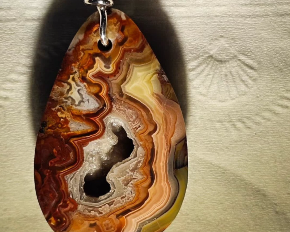 unique-stone-art-jewelry-for-everyday-style