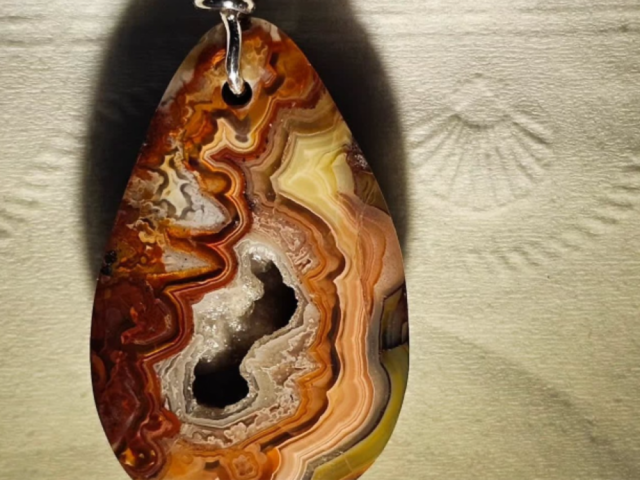 unique-stone-art-jewelry-for-everyday-style