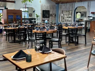 italian-restaurant-san-mateo-cozy-dining-small-0