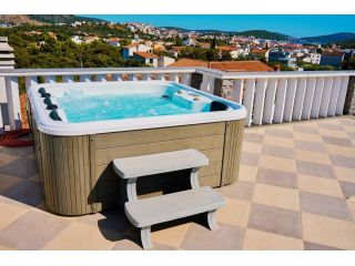 hot-tub-spa-store-near-me-bullfrog-spas-small-0