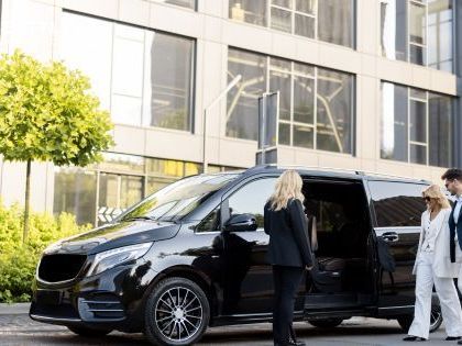 premium-seattle-limo-service-for-airport-transfers