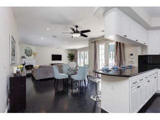 real-estate-agent-for-commercial-property-in-studio-city-small-0