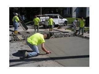 professional-concrete-sidewalks-contractor-near-you-small-0