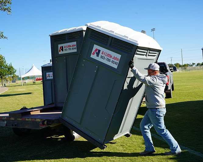 deluxe-flushable-toilets-portable-restroom-trailer-rental