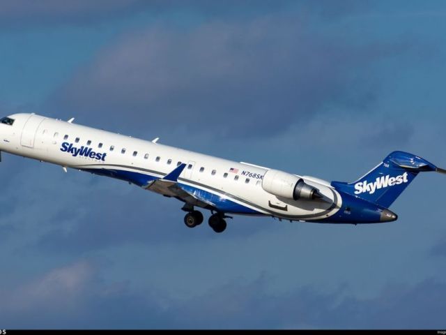 1-833-641-1988-skywest-airlines-dfw-terminal