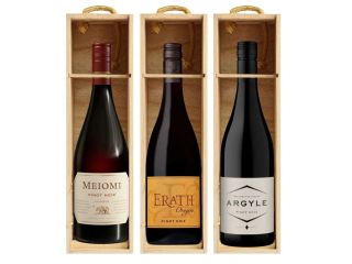 share-a-pinot-noir-gift-set-with-someone-special-small-0
