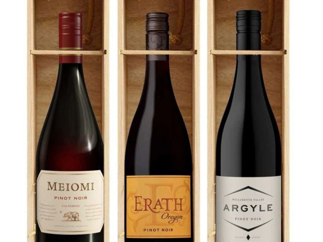 share-a-pinot-noir-gift-set-with-someone-special