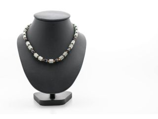 luxury-jewelry-display-cases-for-elegant-retail-presentation-small-0