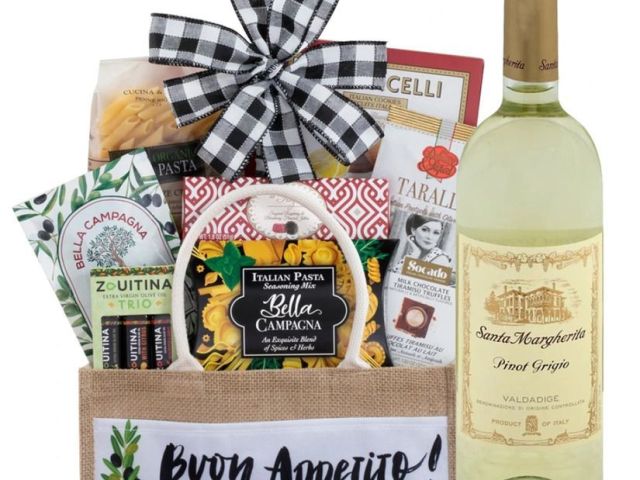 a-thoughtful-pinot-grigio-gift-basket-for-any-occasion