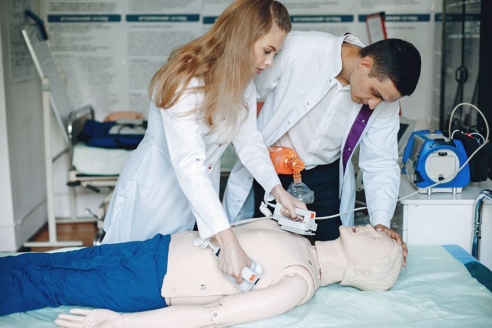 emt-course-professional-training-with-real-world-experience-big-0