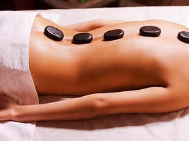 relaxing-hot-stone-massage-therapy-at-contour-day-spa