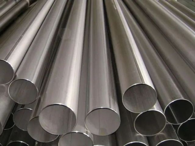 durable-stainless-steel-erw-pipes-built-for-heavy-industries