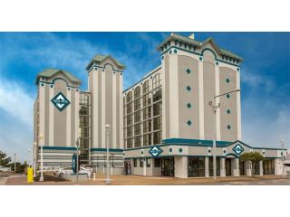 stay-at-best-hotels-near-virginia-beach-convention-center-small-0