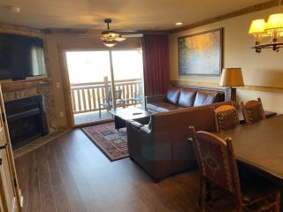 book-luxury-vacation-cabin-in-gatlinburg-small-2
