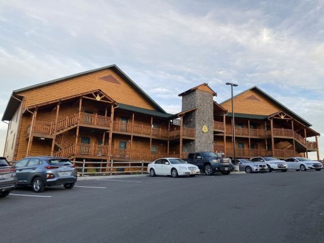 book-luxury-vacation-cabin-in-gatlinburg