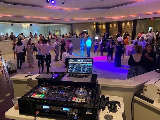 memorable-wedding-entertainment-across-chicago-big-0