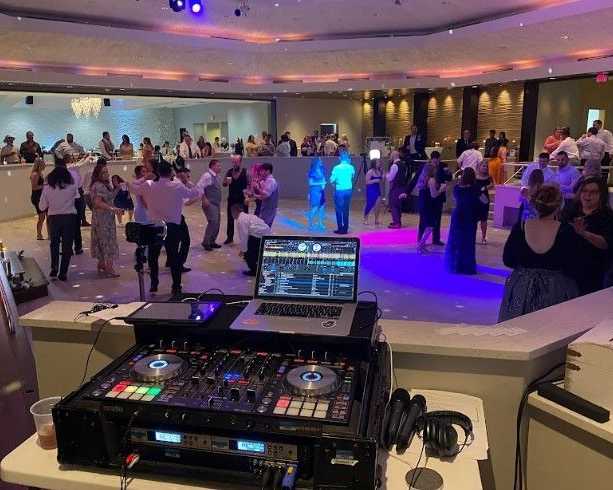memorable-wedding-entertainment-across-chicago