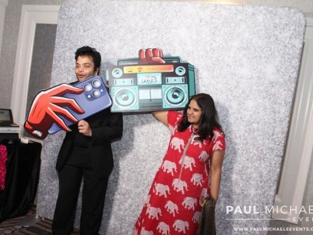 capturing-fun-wedding-memories-for-guests