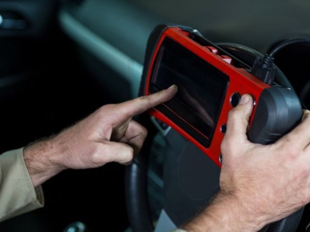 sparq-bluetooth-obd2-scanner-for-fast-car-diagnostics