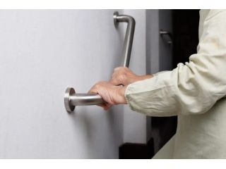 safe-secure-grab-bar-installation-in-dallas-small-0