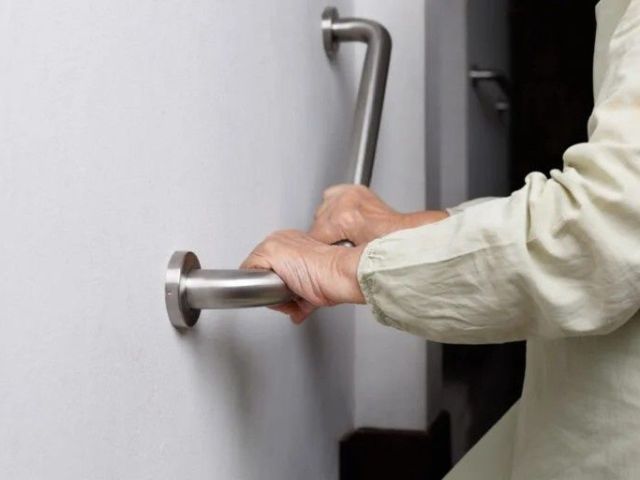 safe-secure-grab-bar-installation-in-dallas