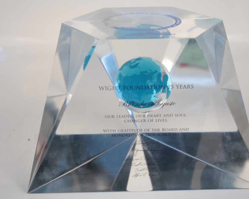 premium-lucite-plaques-for-awards-recognition