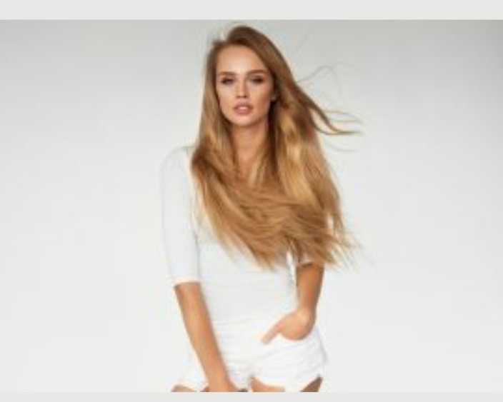 blowout-hairstyle-for-women-offering-smooth-voluminous
