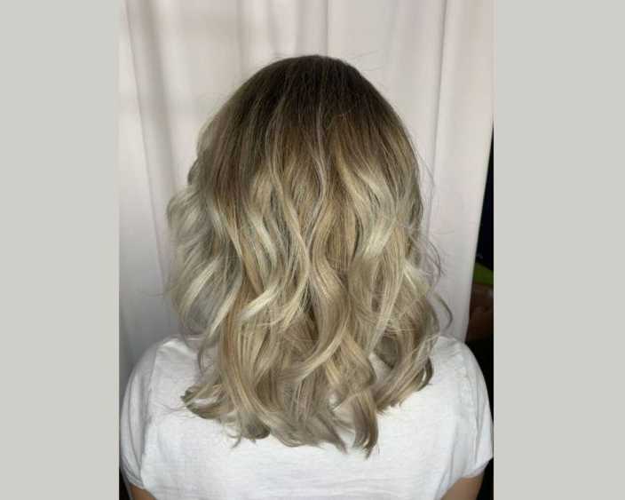lived-in-blonde-hair-color-for-soft-low-maintenance