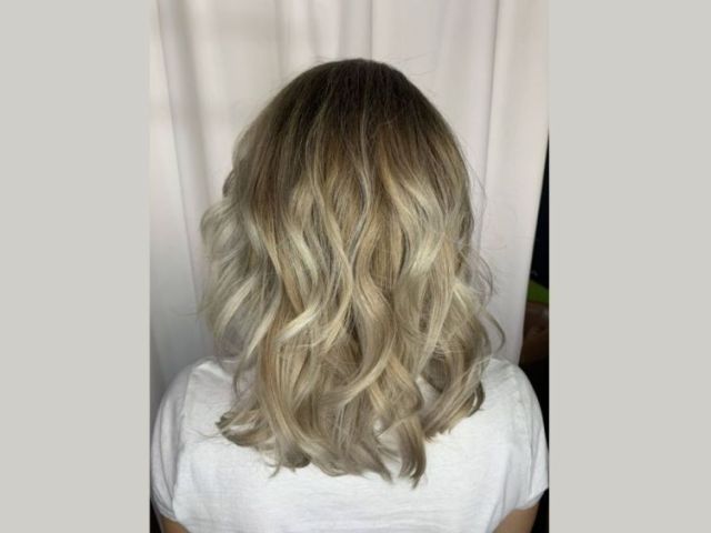 lived-in-blonde-hair-color-for-soft-low-maintenance