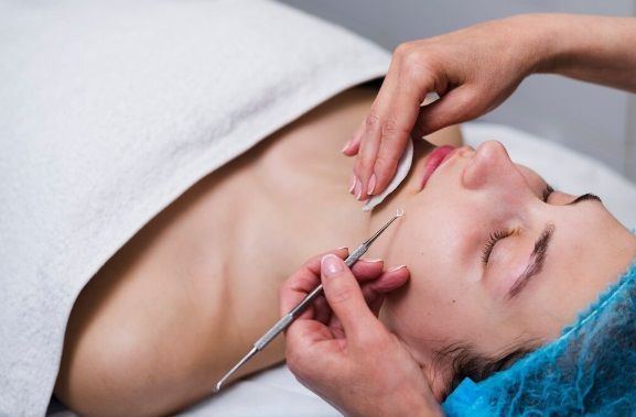 dermaplaning-facial-benefits-for-anti-aging-results-big-0