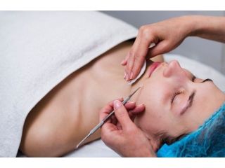 dermaplaning-facial-benefits-for-anti-aging-results-small-0