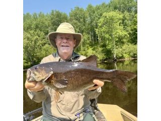 guided-wisconsin-river-fishing-for-smallmouth-bass-small-0