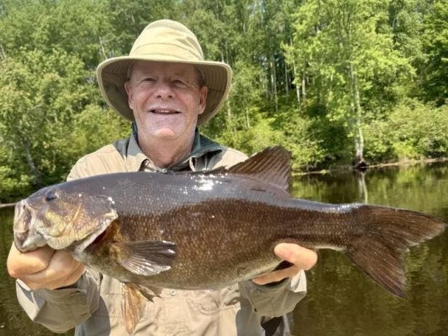 guided-wisconsin-river-fishing-for-smallmouth-bass