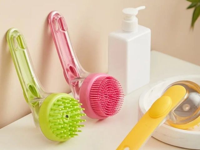 long-handle-grooming-brush-usa