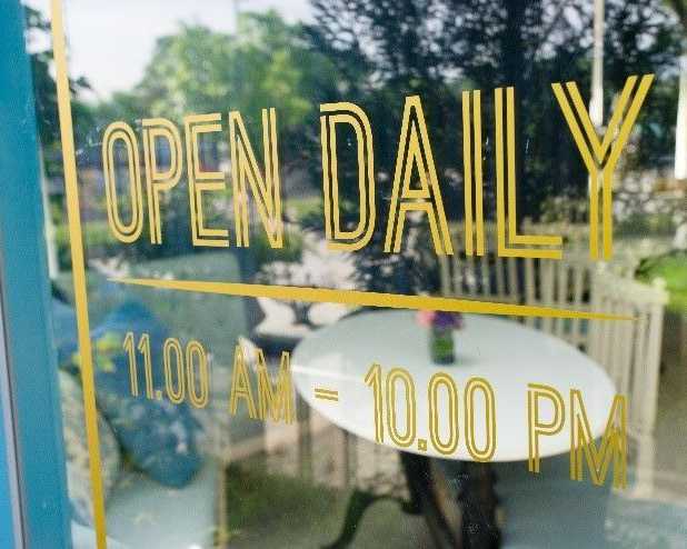 custom-vinyl-lettering-in-dallas-by-speedpro-dallas