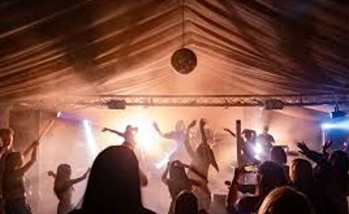 live-band-in-saint-marten-big-0