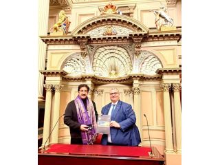 sandeep-marwah-was-honoured-at-parliament-of-victoria-small-0
