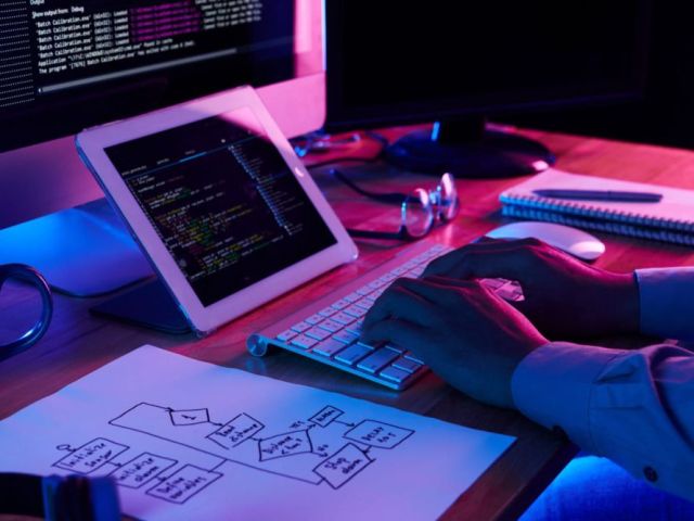 7-signs-needs-to-hire-a-professional-web-development-company