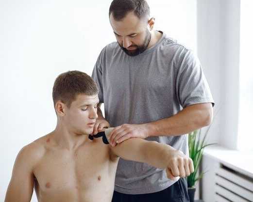shoulder-pain-treatment-in-folsom-full-spectrum-therapy