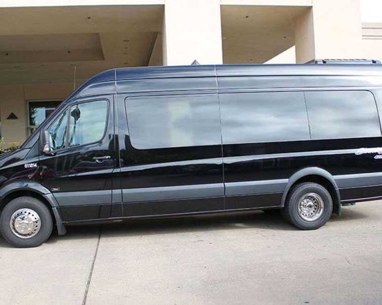 passengershuttlevans-in-stamfordct