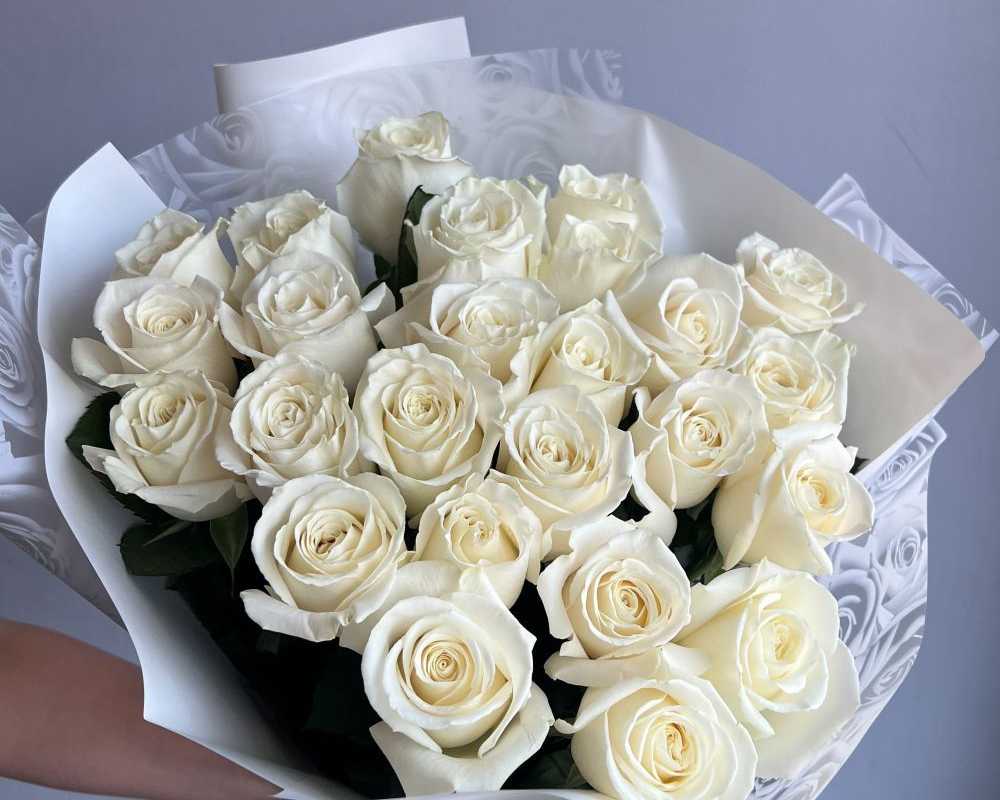 fresh-white-rose-arrangements-in-usa