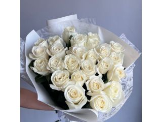 fresh-white-rose-arrangements-in-usa-small-0
